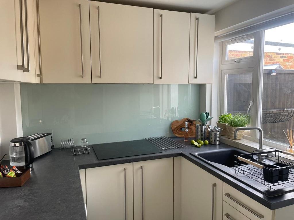 2 Bedroom House In Central Windsor - The Town Zewnętrze zdjęcie